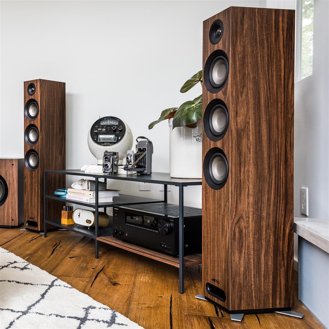 s 809 floorstanding speaker